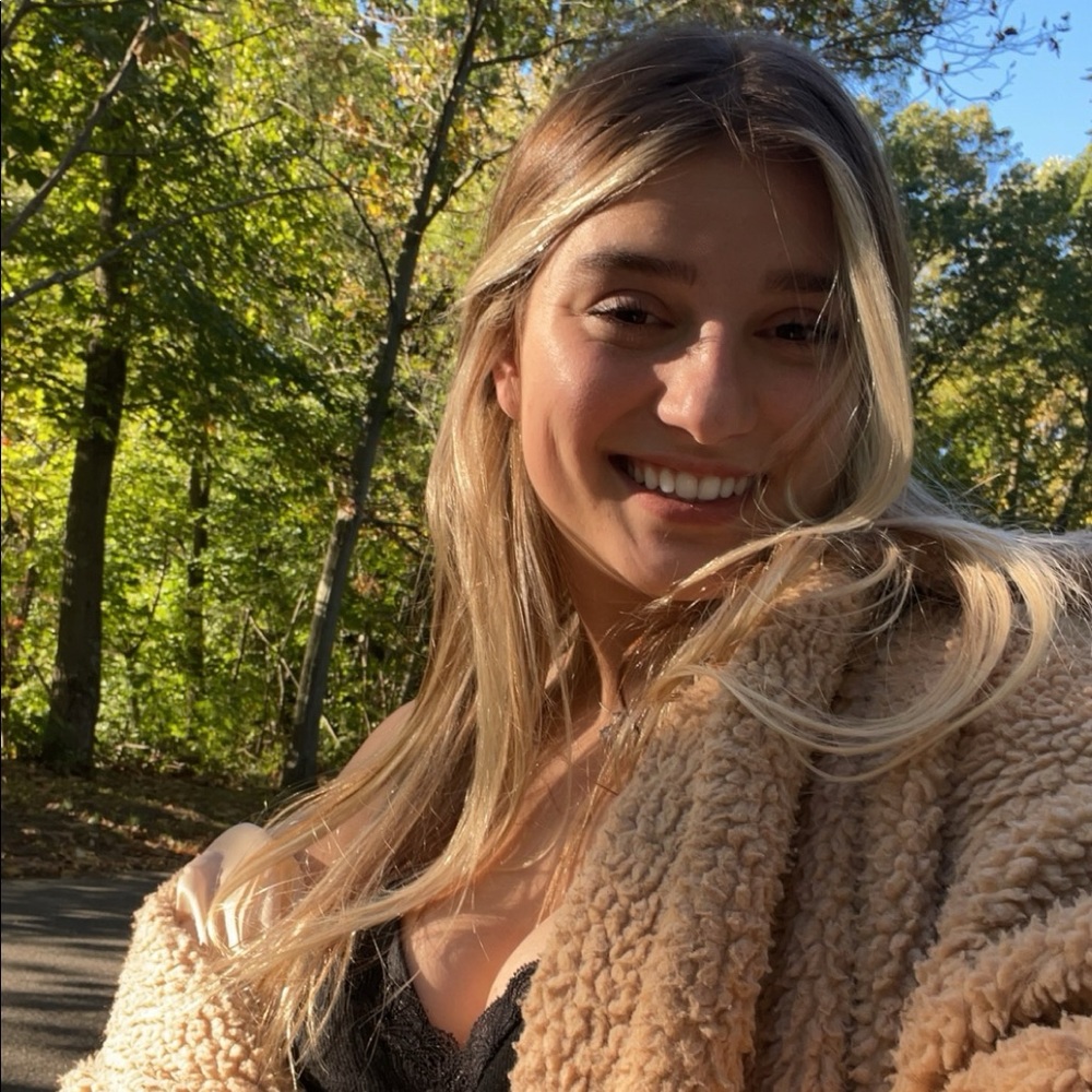 Meet your Posher, Isabella